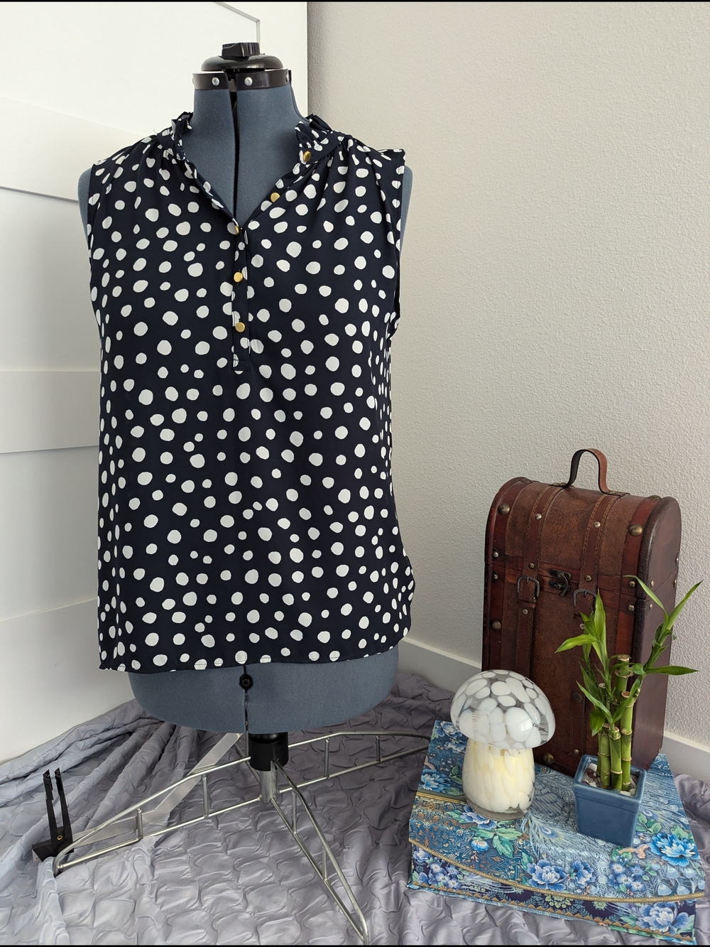 LOFT Navy Polka Dot Sleeveless Blouse - L